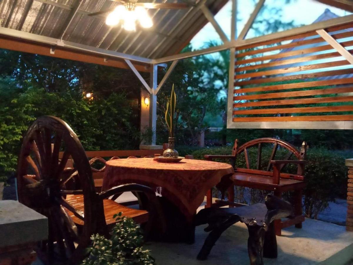 Baan B&B Sukhothai Bagian luar foto